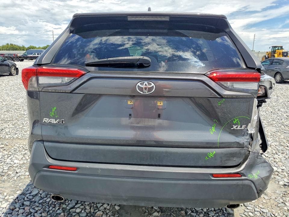 2019 TOYOTA RAV4 XLE 6