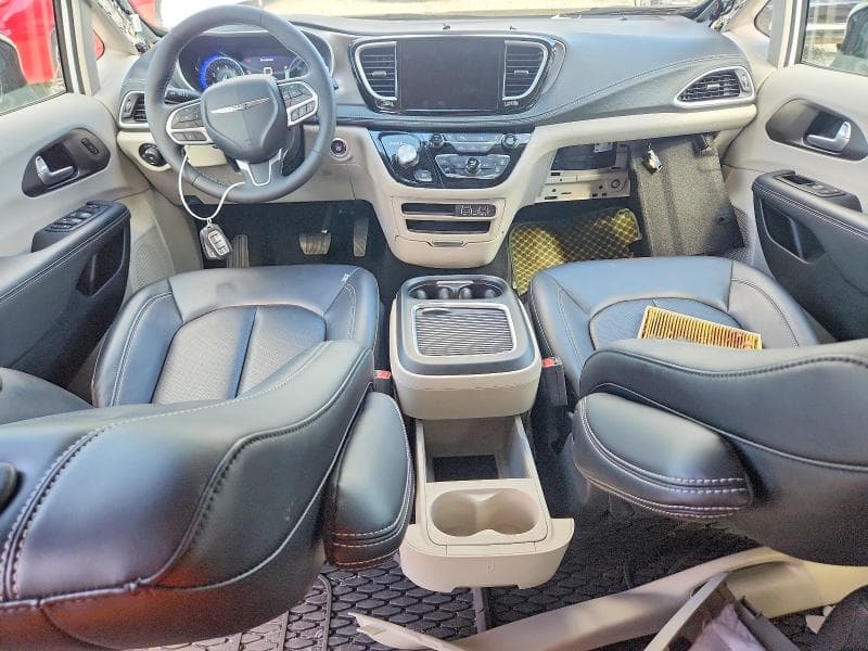 2024 CHRYSLER PACIFICA TOURING L 8