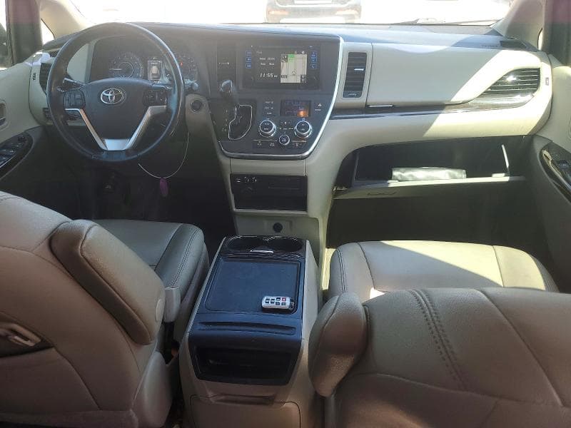 2017 TOYOTA SIENNA XLE 8-PASSENGER 8