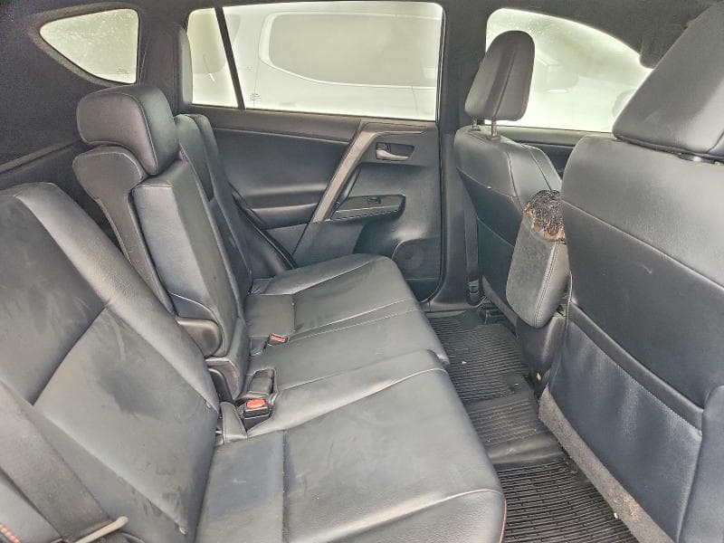 2018 TOYOTA RAV4 SE 11