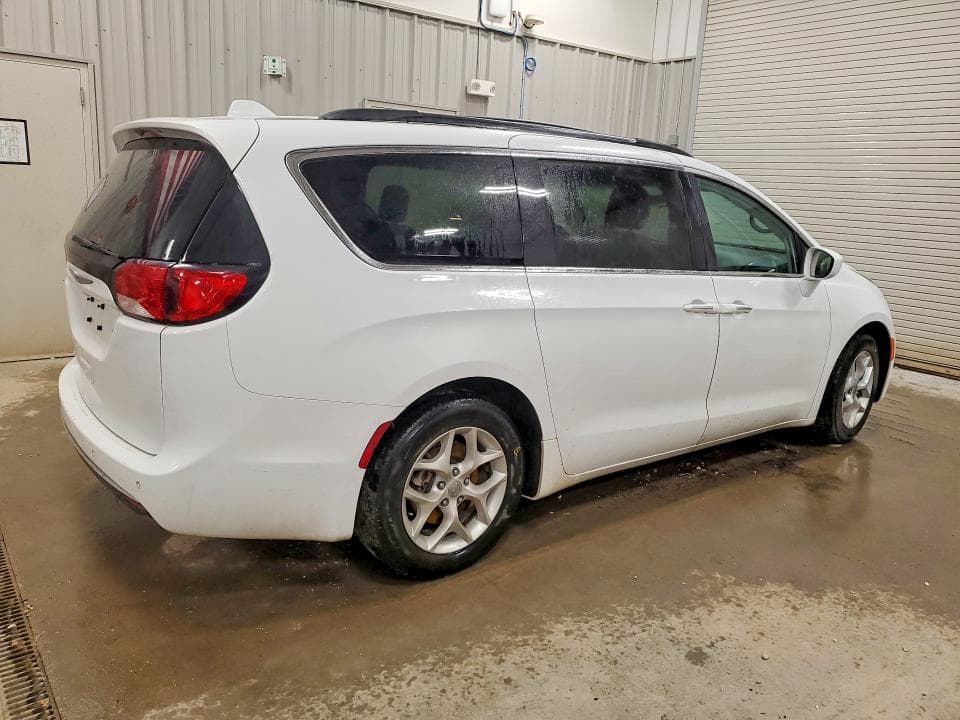 2018 CHRYSLER PACIFICA TOURING PLUS 3