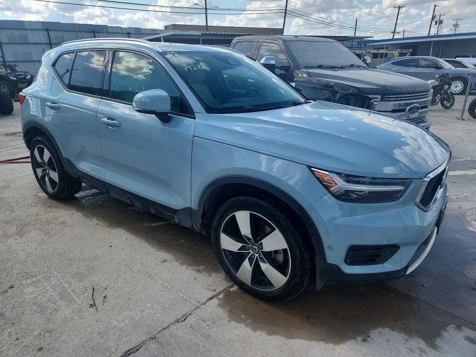 2019 VOLVO XC40 T5 MOMENTUM 4