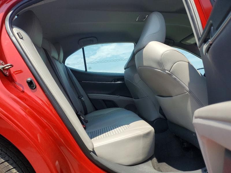 2020 TOYOTA CAMRY SE 10