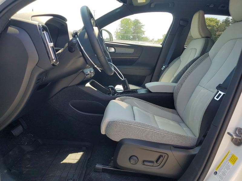 2026 VOLVO EX40 PLUS 7