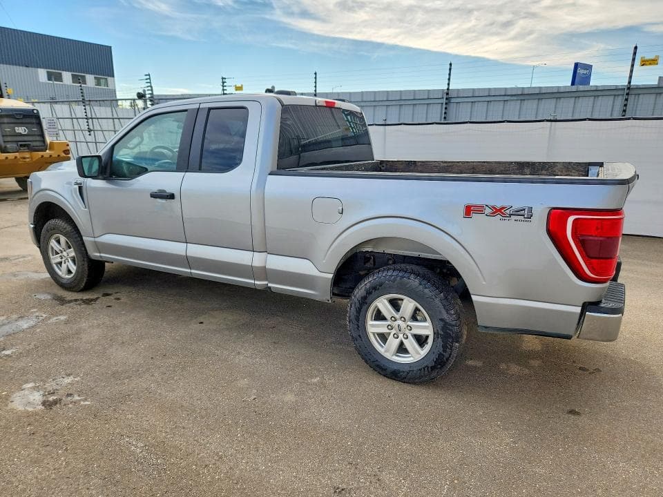 2023 FORD F150 XLT 2