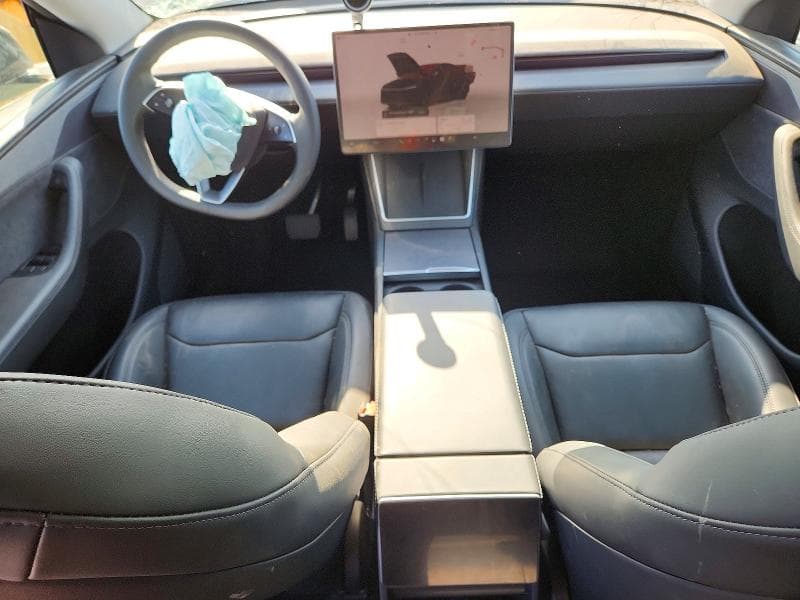 2026 TESLA MODEL Y 8