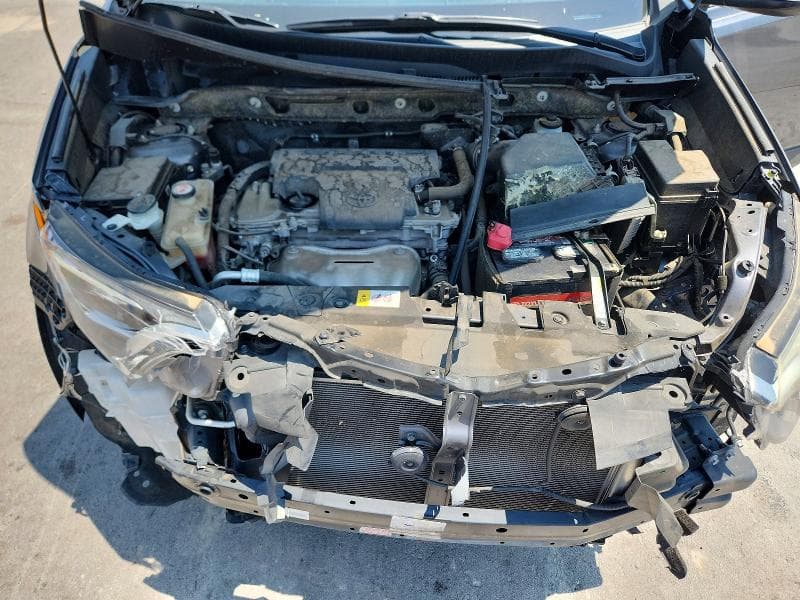 2018 TOYOTA RAV4 XLE 11