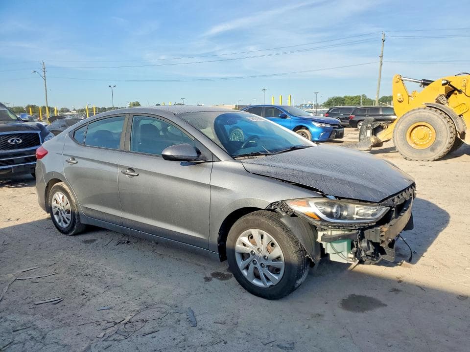 2018 HYUNDAI ELANTRA SE 4