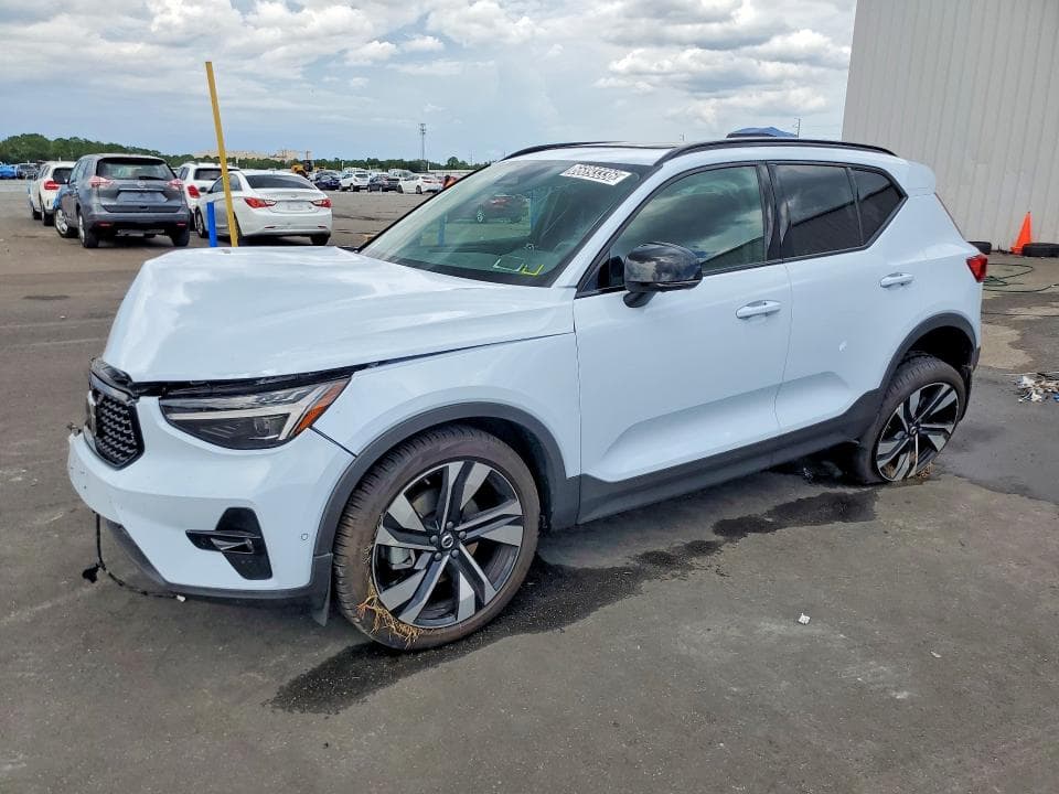 2026 VOLVO XC40 PLUS - 1