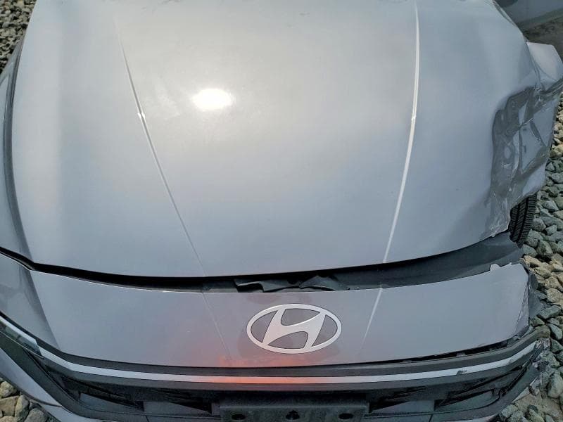 2025 HYUNDAI ELANTRA SE 11