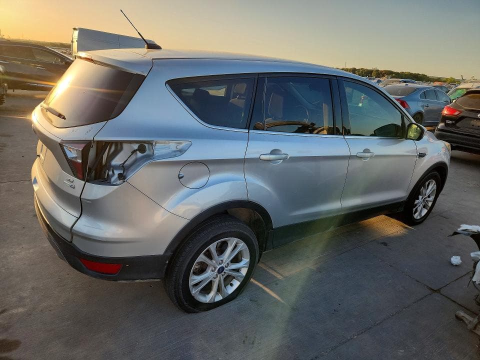 2017 FORD ESCAPE SE 3