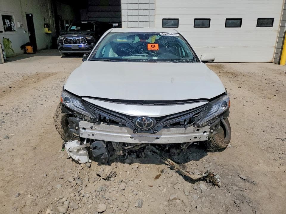 2022 TOYOTA CAMRY XLE 5