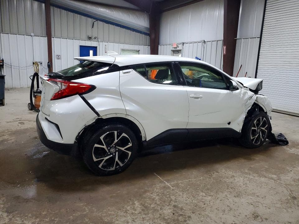 2020 TOYOTA C-HR XLE 3