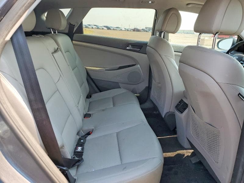 2017 HYUNDAI TUCSON SE 11