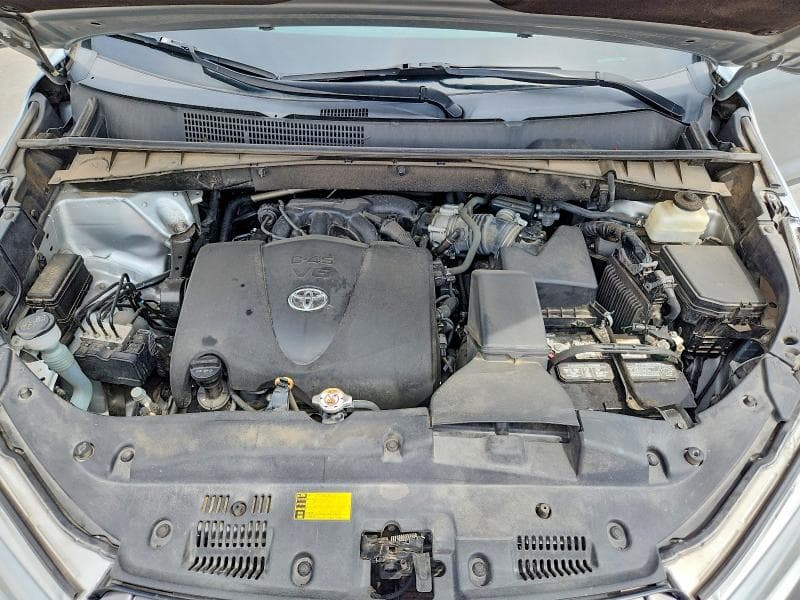 2019 TOYOTA HIGHLANDER SE 12