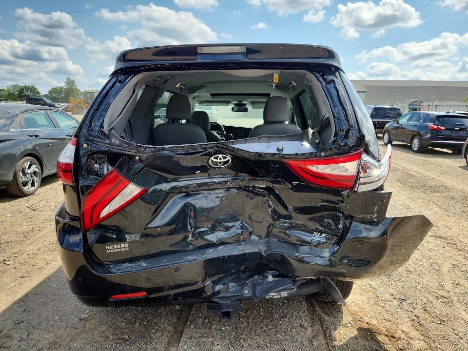 2017 TOYOTA SIENNA XLE 7-PASSENGER 6