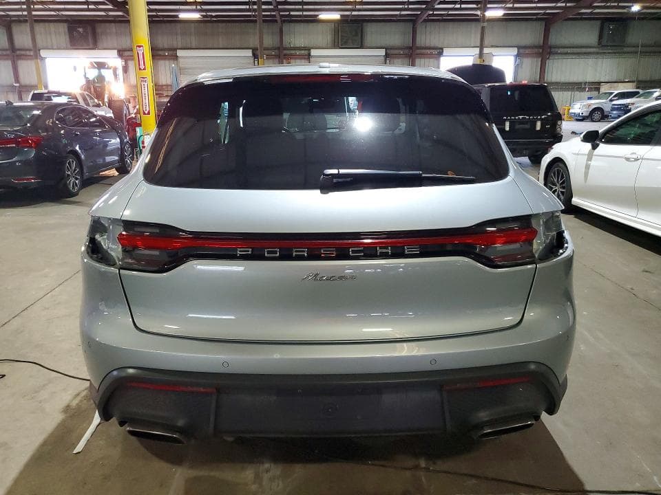 2024 PORSCHE MACAN BASE 6