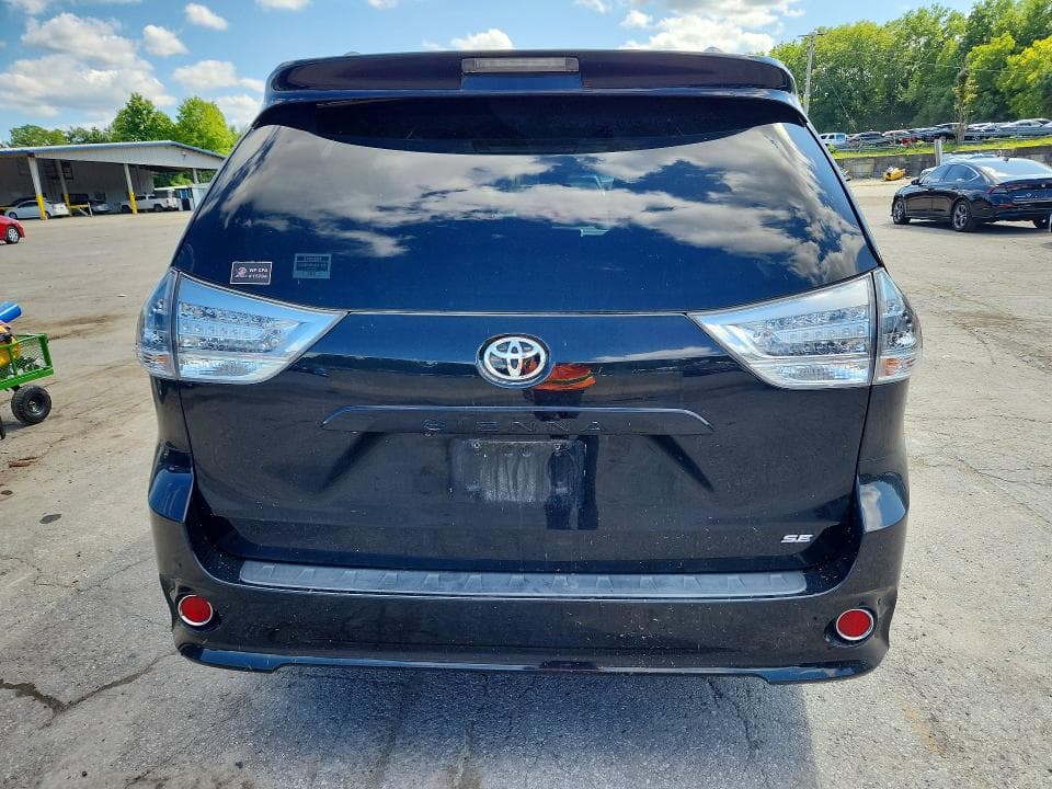 2017 TOYOTA SIENNA SE 6