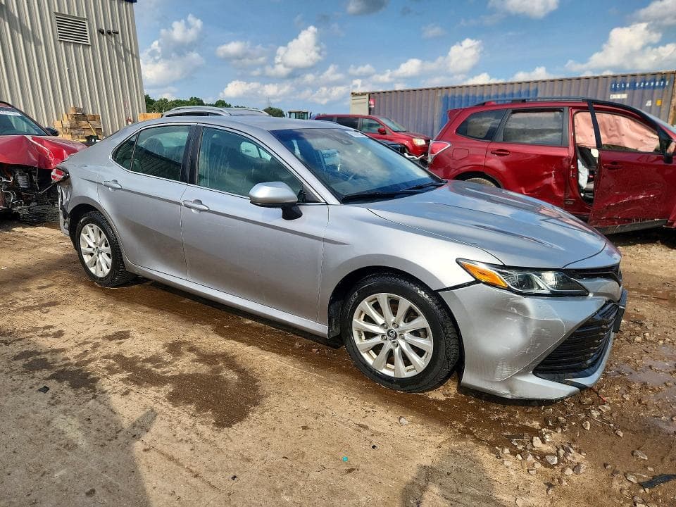 2019 TOYOTA CAMRY LE 4