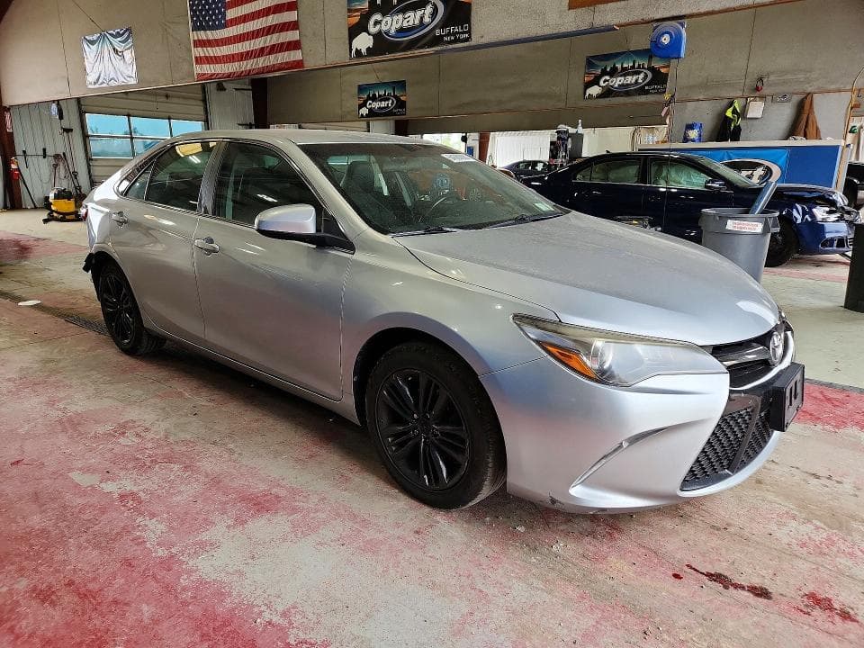2017 TOYOTA CAMRY SE 4