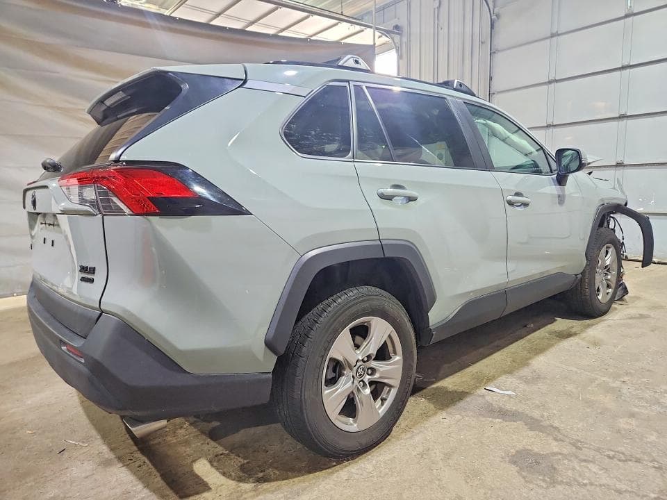2023 TOYOTA RAV4 XLE 3