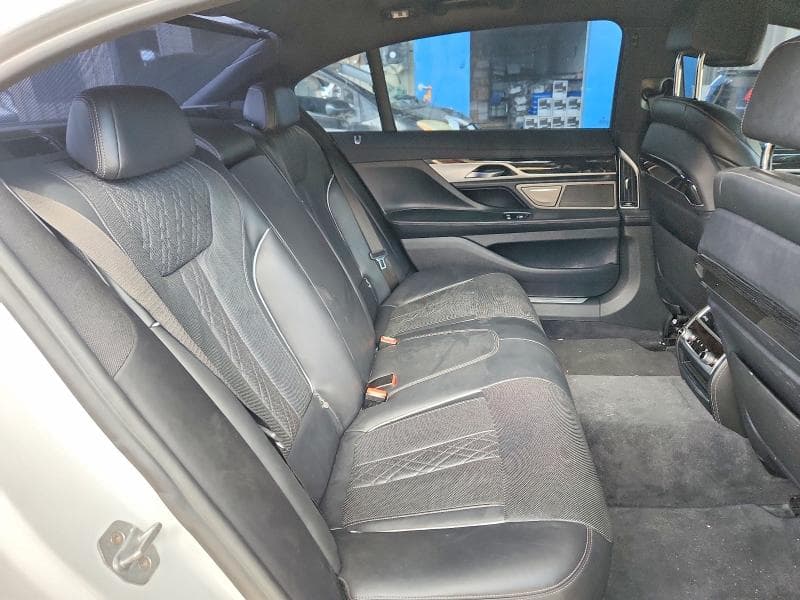 2019 BMW 750 XI 10