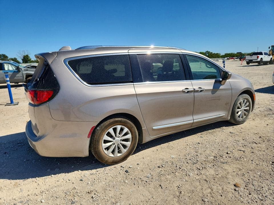 2018 CHRYSLER PACIFICA TOURING L 3