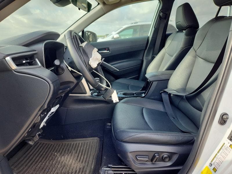 2024 TOYOTA COROLLA CROSS XLE 7