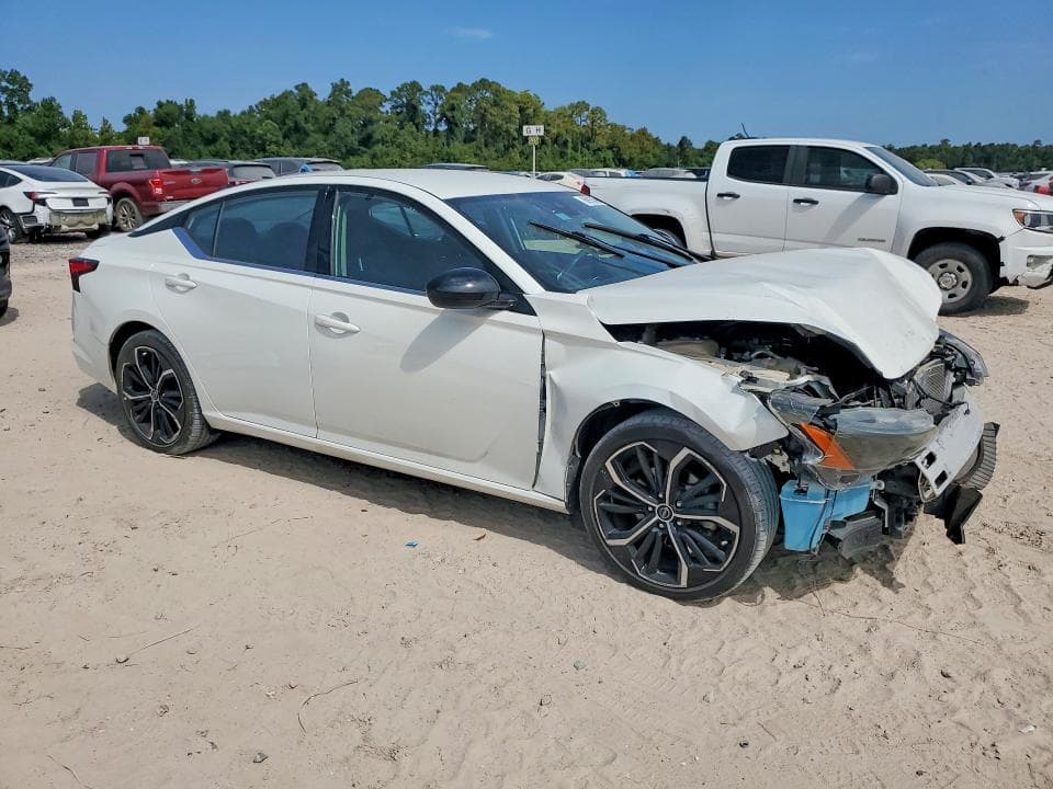 2024 NISSAN ALTIMA SR 4