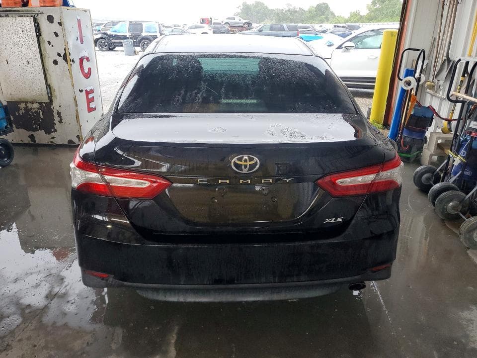 2018 TOYOTA CAMRY XLE 6