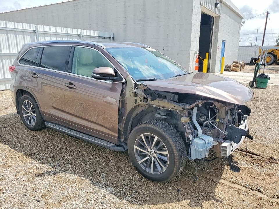 2018 TOYOTA HIGHLANDER XLE 4