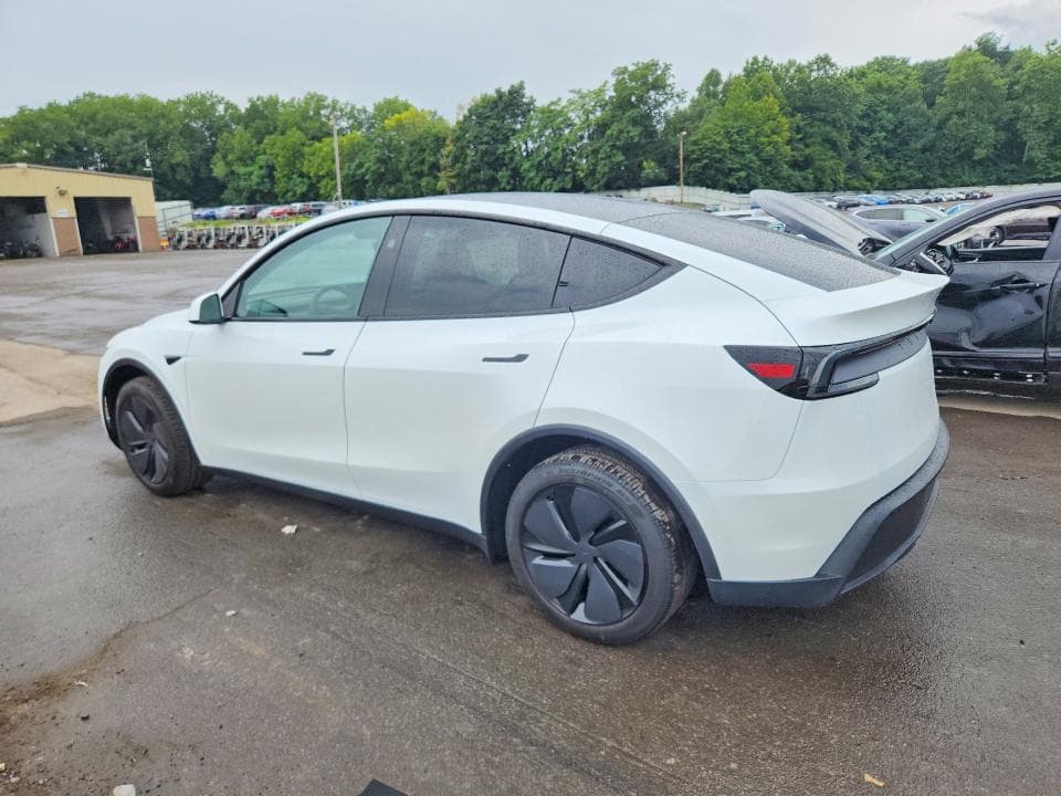 2026 TESLA MODEL Y 2