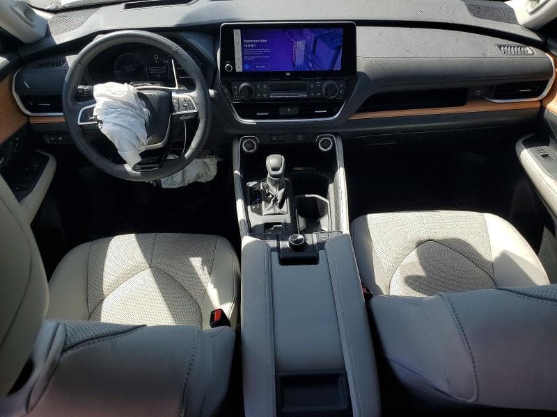 2024 TOYOTA GRAND HIGHLANDER PLATINUM 8