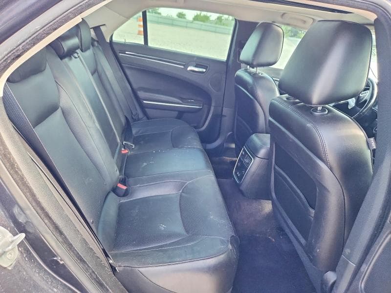 2018 CHRYSLER 300 LIMITED 10