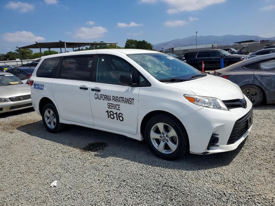 2020 TOYOTA SIENNA L 4