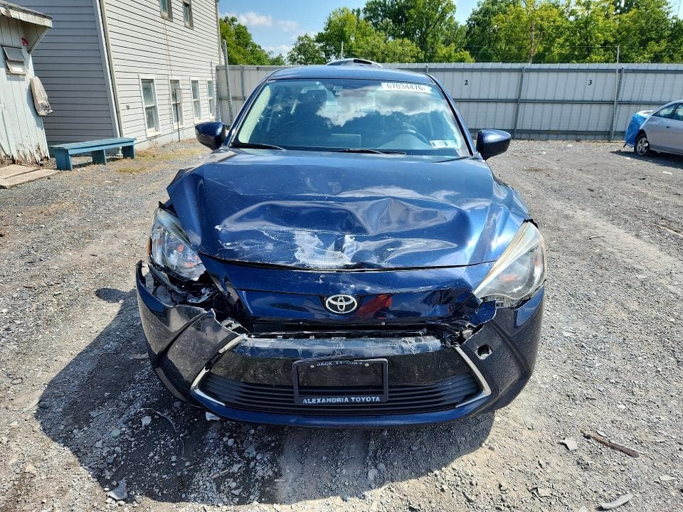 2017 TOYOTA YARIS IA BASE 5