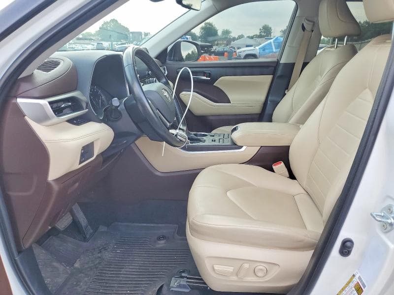 2021 TOYOTA HIGHLANDER XLE 7