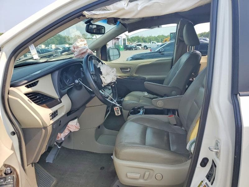 2017 TOYOTA SIENNA XLE 8-PASSENGER 7