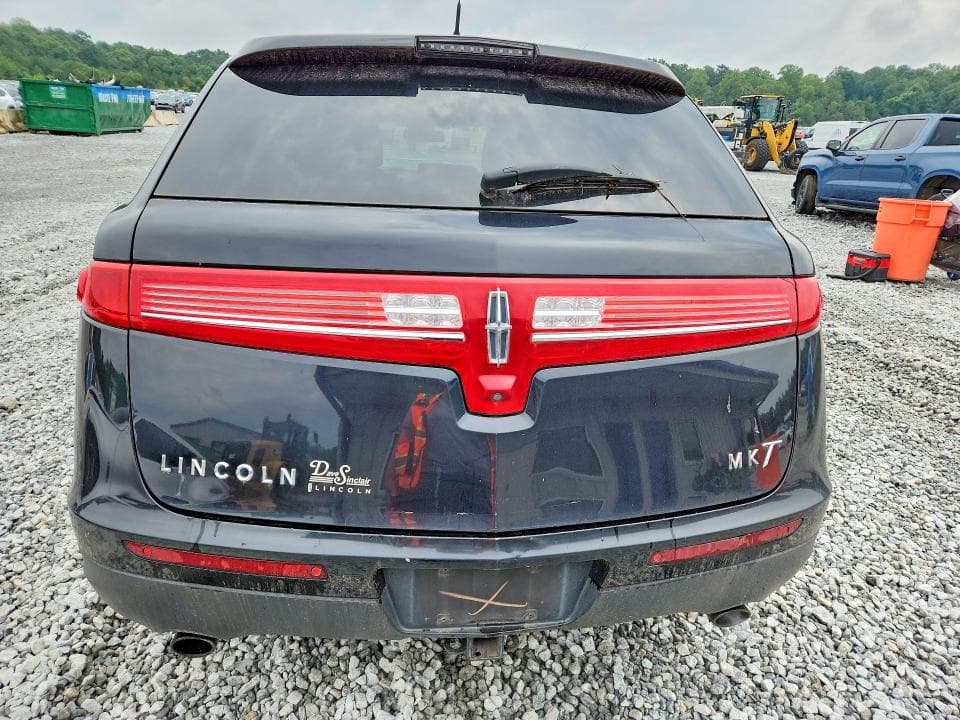 2018 LINCOLN MKT 6