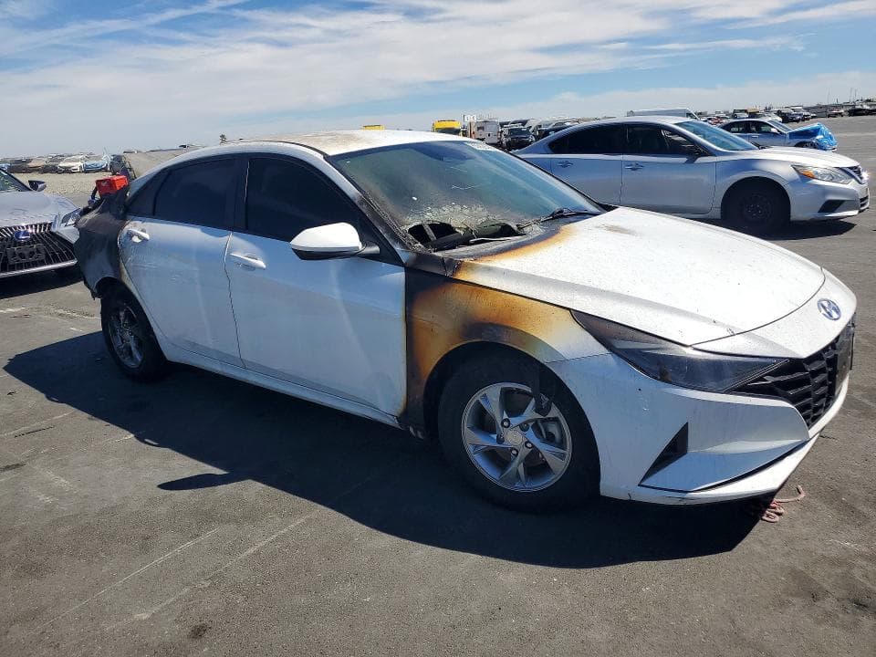 2022 HYUNDAI ELANTRA SE 4