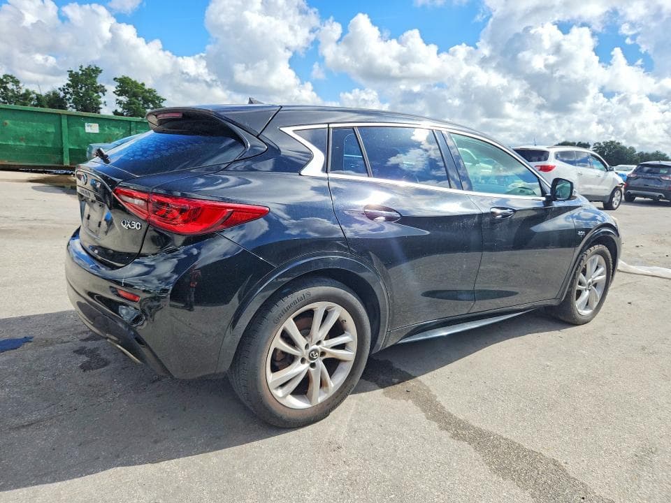 2017 INFINITI QX30 BASE 3