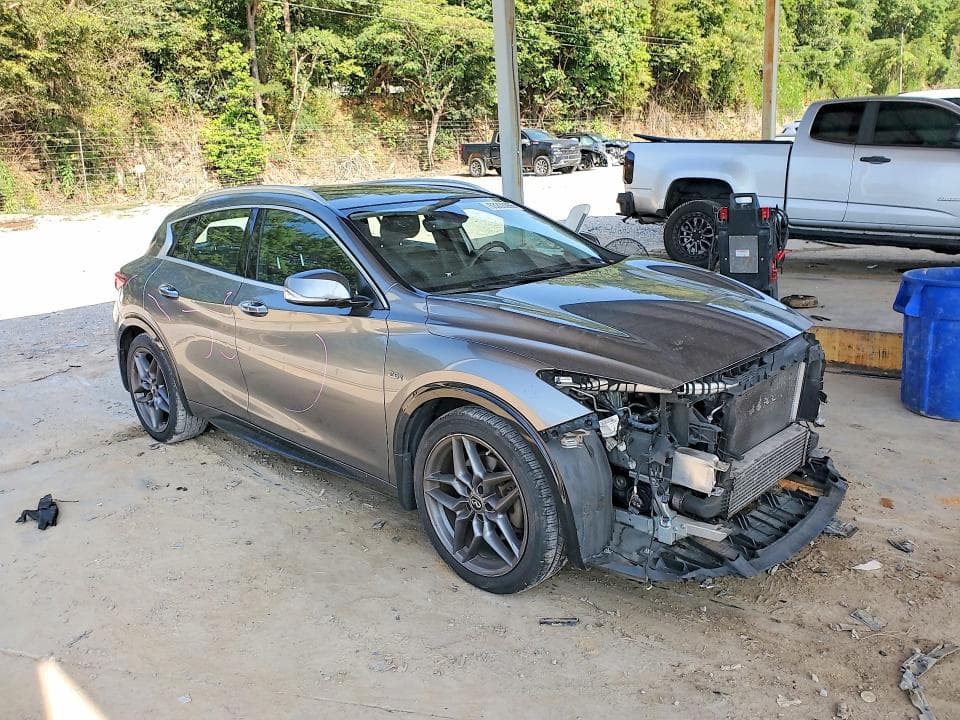 2017 INFINITI QX30 PREMIUM 4
