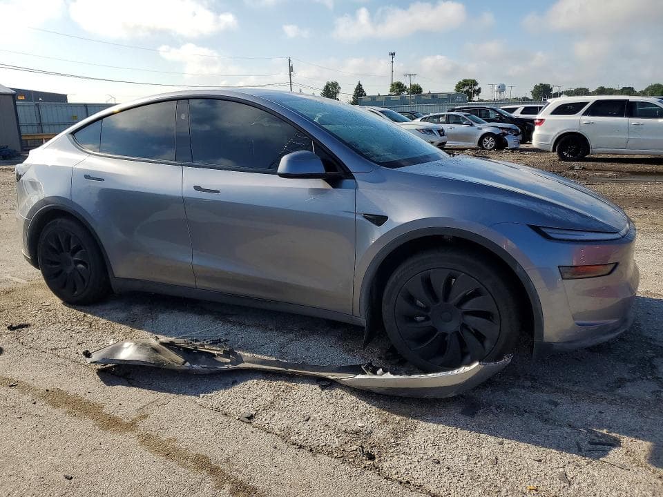 2026 TESLA MODEL Y 4