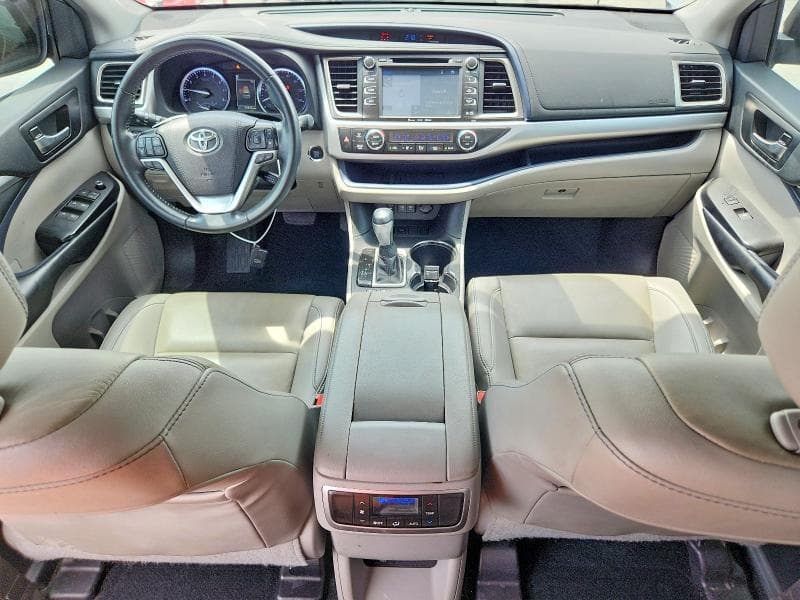 2019 TOYOTA HIGHLANDER SE 8
