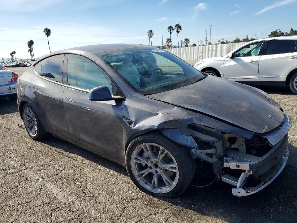 2023 TESLA MODEL Y 4