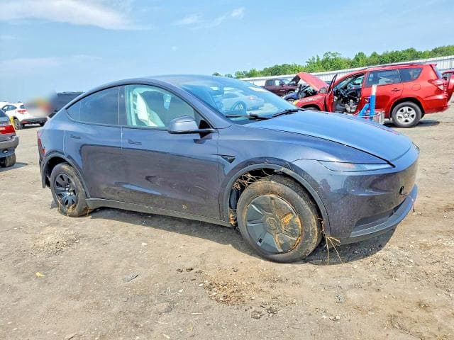 2026 TESLA MODEL Y 4