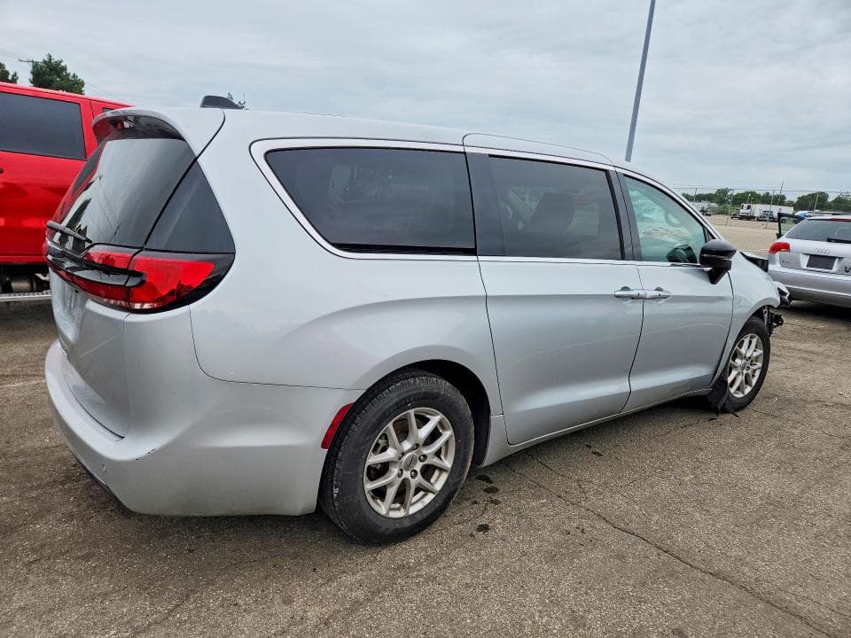 2024 CHRYSLER PACIFICA TOURING L 3