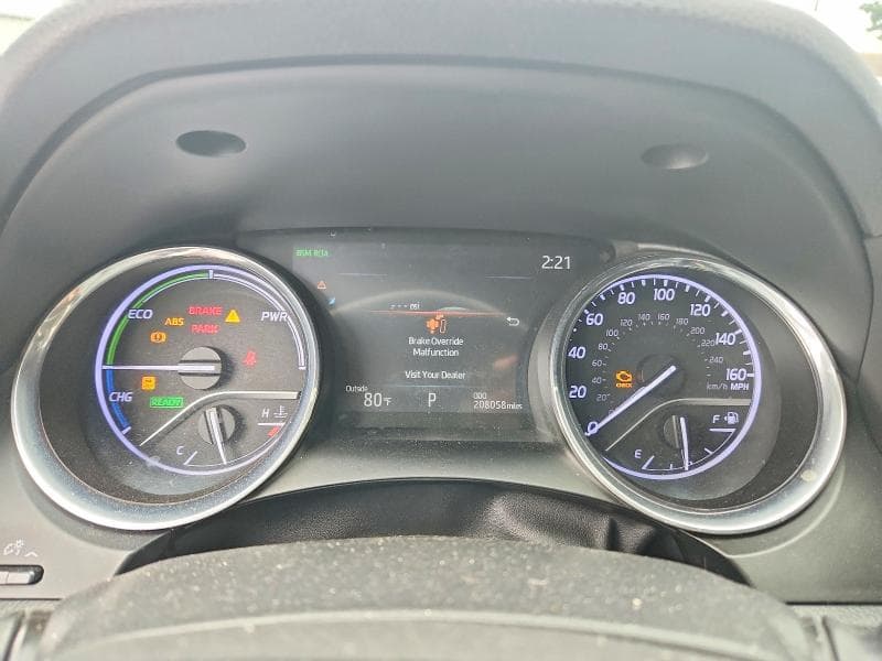 2020 TOYOTA CAMRY XLE 9