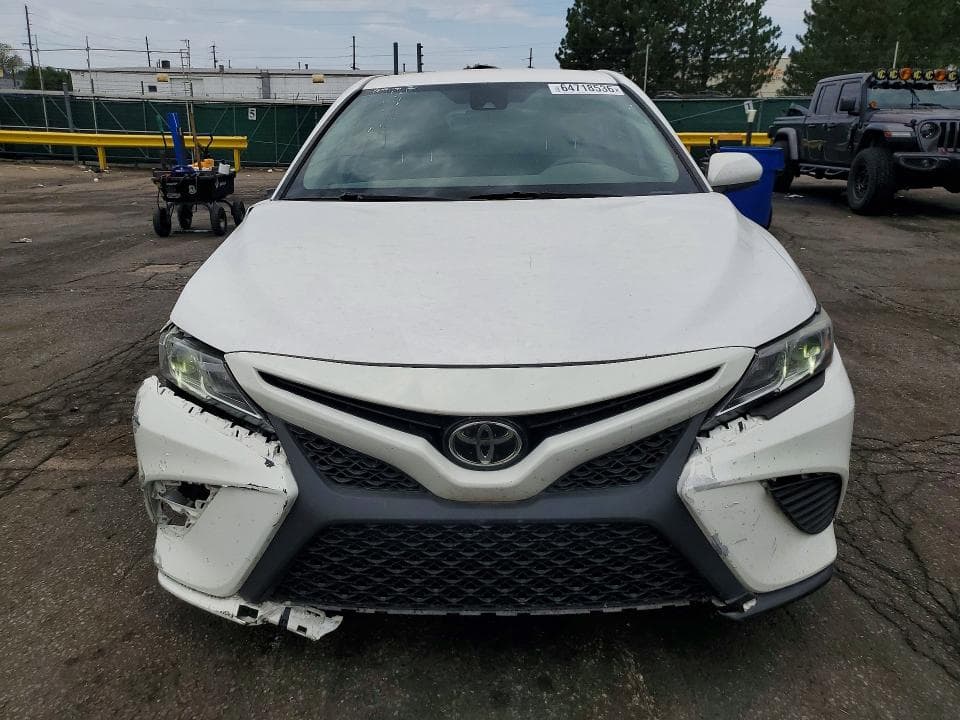 2020 TOYOTA CAMRY SE 5