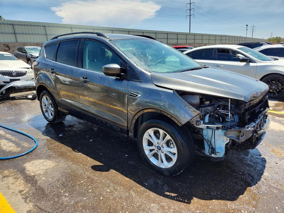 2017 FORD ESCAPE SE 4